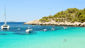 Dit zijn de leukste badplaatsen voor een mooie vakantie op Ibiza