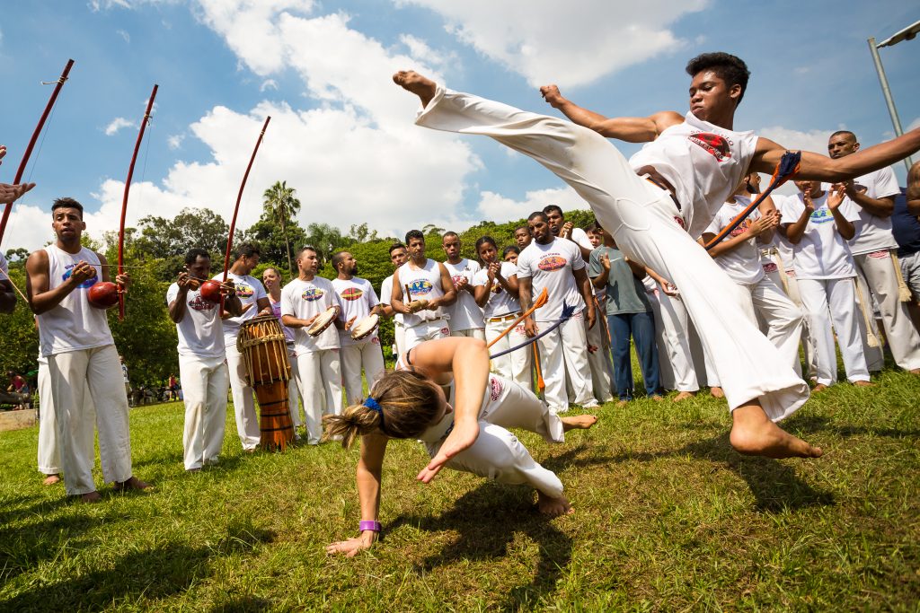 Beoefenaars van capoeira in Brazilië