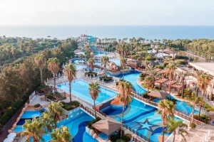 Zwembaden van Fame Residence Lara Resort en Spa in Antalya, Turkije