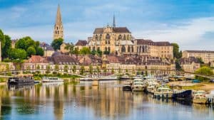 Auxerre temperaturen, klimaat en het weer per maand