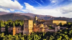 Granada temperaturen, klimaat en het weer per maand