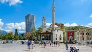 Tirana temperaturen, klimaat en het weer per maand