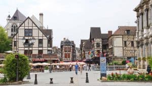 Troyes temperaturen, klimaat en het weer per maand