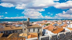 Saintes-Maries-de-la-Mer temperaturen, klimaat en het weer per maand