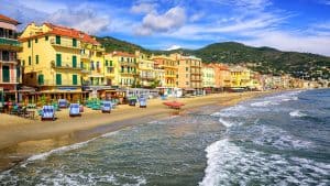 Alassio temperaturen, klimaat en het weer per maand