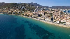 Ajaccio temperaturen, klimaat en het weer per maand