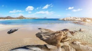 Costa Rei temperaturen, klimaat en het weer per maand