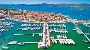 Biograd na Moru temperaturen, klimaat en het weer per maand