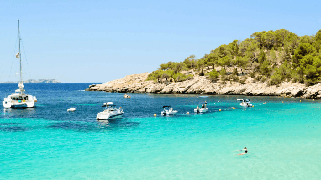 Dit zijn de leukste badplaatsen voor een mooie vakantie op Ibiza