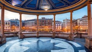 Pamplona temperaturen, klimaat en het weer per maand