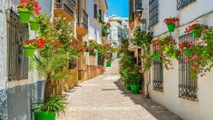 Estepona temperaturen, klimaat en het weer per maand