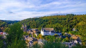 Clervaux temperaturen, klimaat en het weer per maand