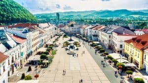 Banská Bystrica temperaturen, klimaat en het weer per maand