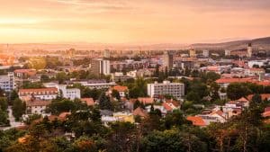 Nitra temperaturen, klimaat en het weer per maand